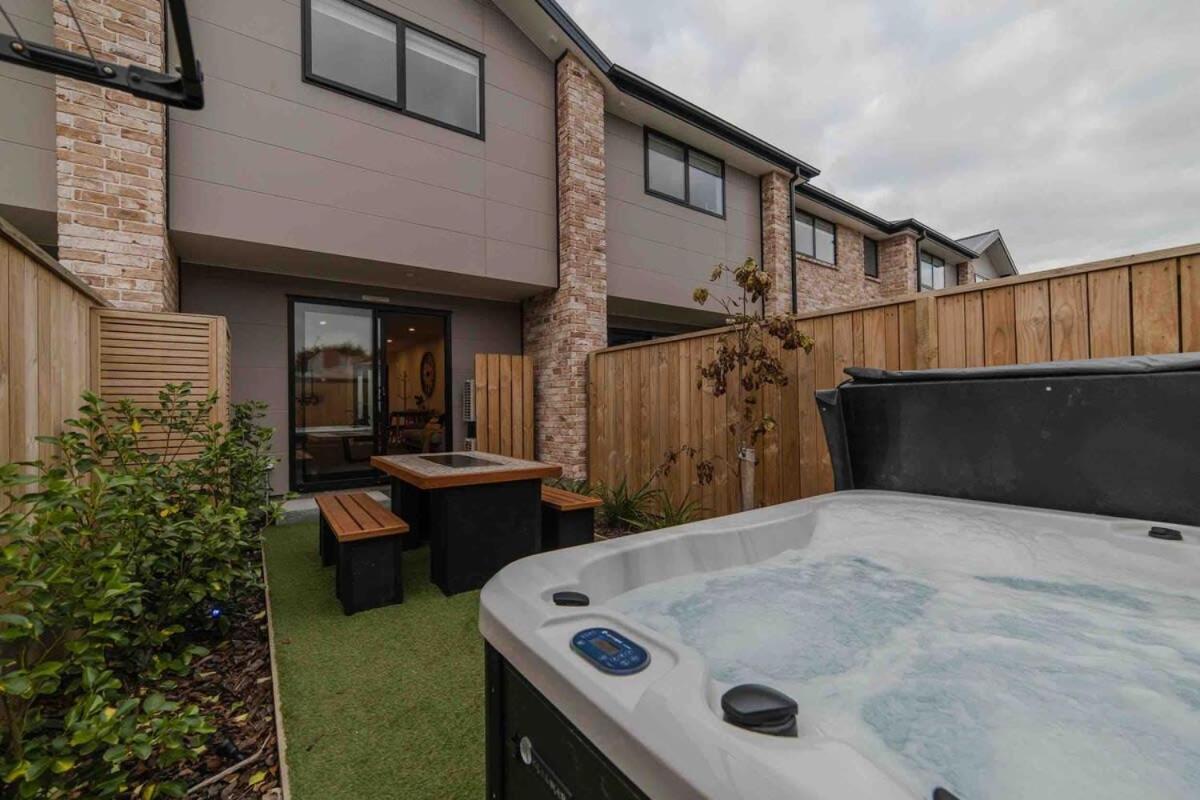 Stones Throw From The Stadium & Hot Tub Christchurch Zewnętrze zdjęcie